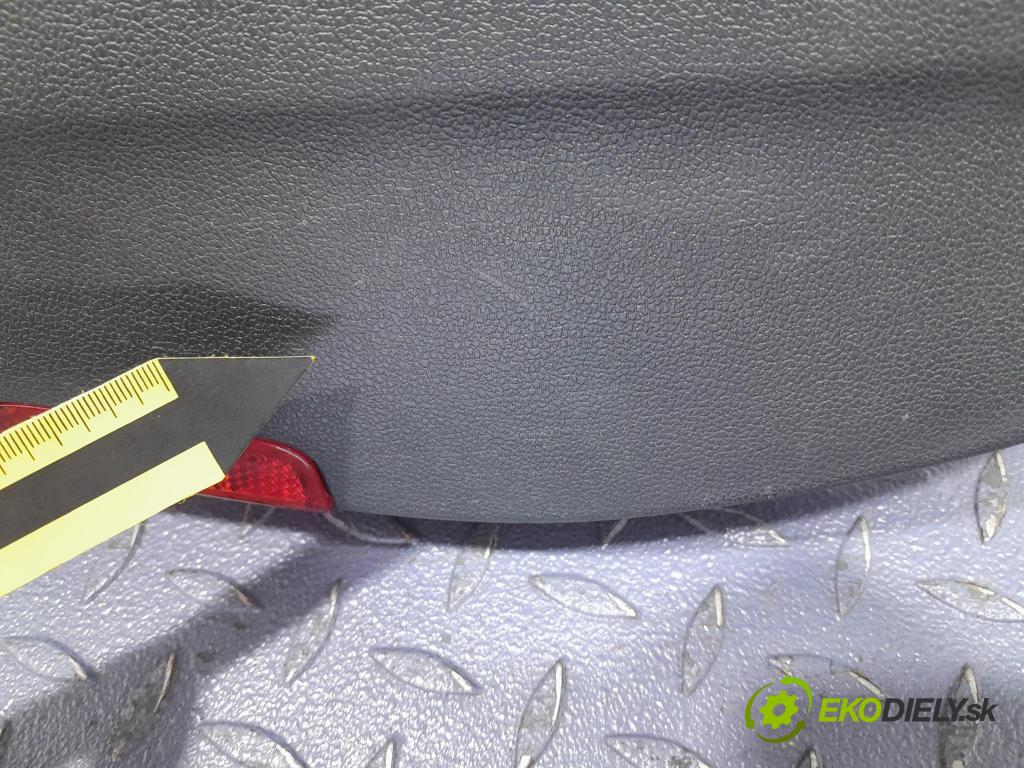 Vw Passat 2021 Tapacír: dveře Zad: Práva: