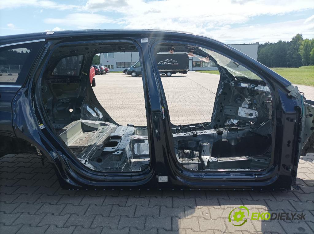Audi Q7 0 práh v pravo:
