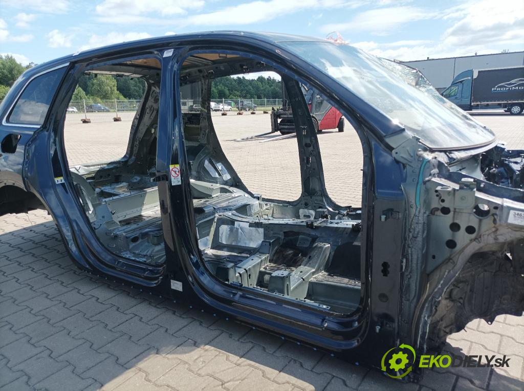 Audi Q7 0 práh v pravo: