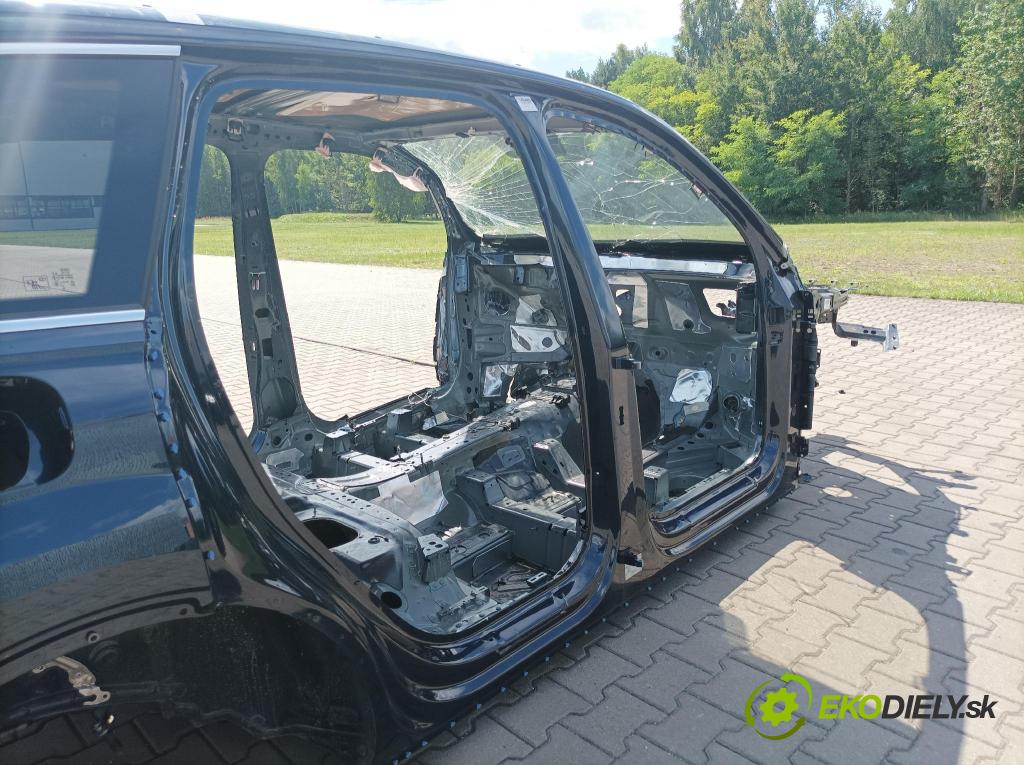 Audi Q7 0 práh v pravo: 