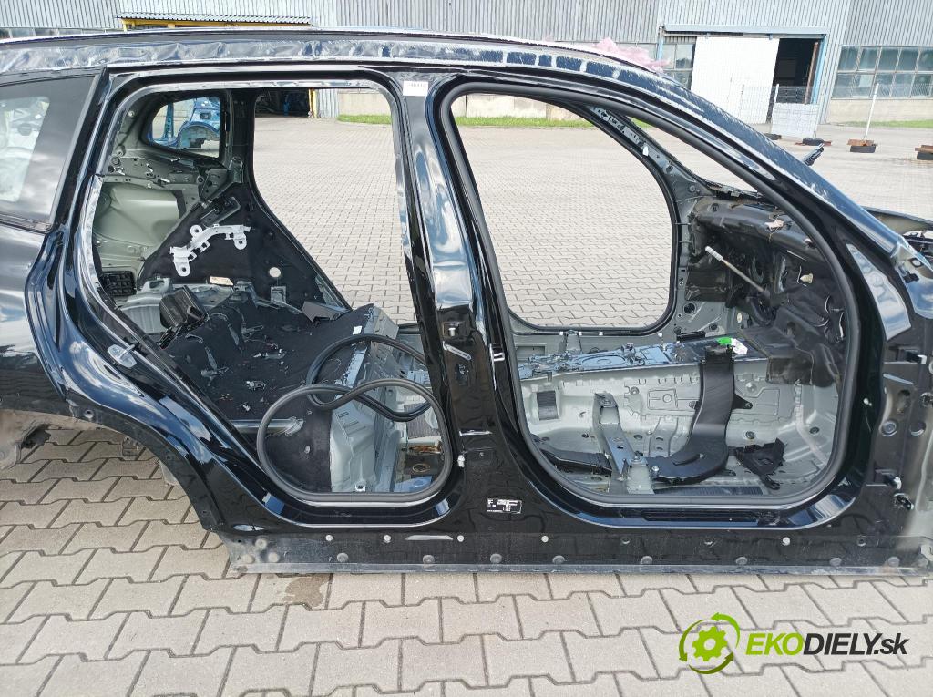 Bmw X3 2023 práh v pravo: