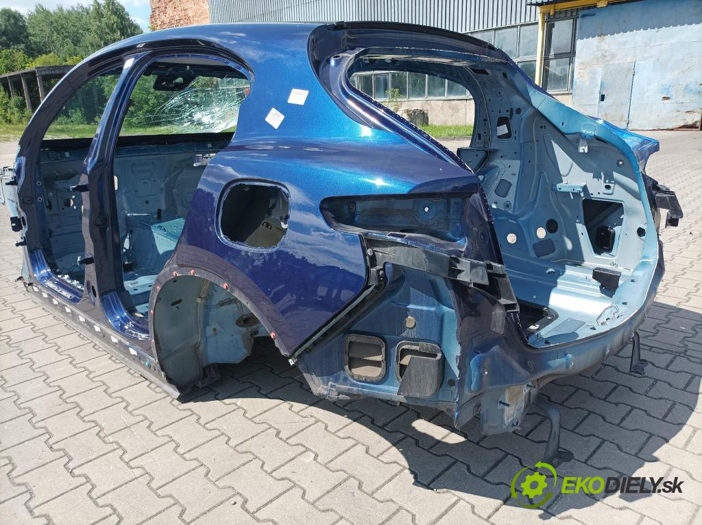 Alfa romeo Stelvio 2017 blatnik Zad: Levý: