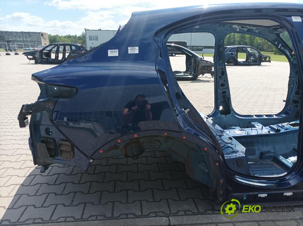 Alfa romeo Stelvio 2017 blatnik Zad: v pravo: