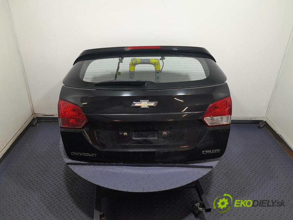 Chevrolet Cruze 2013 zadní dveře kufra: kufr