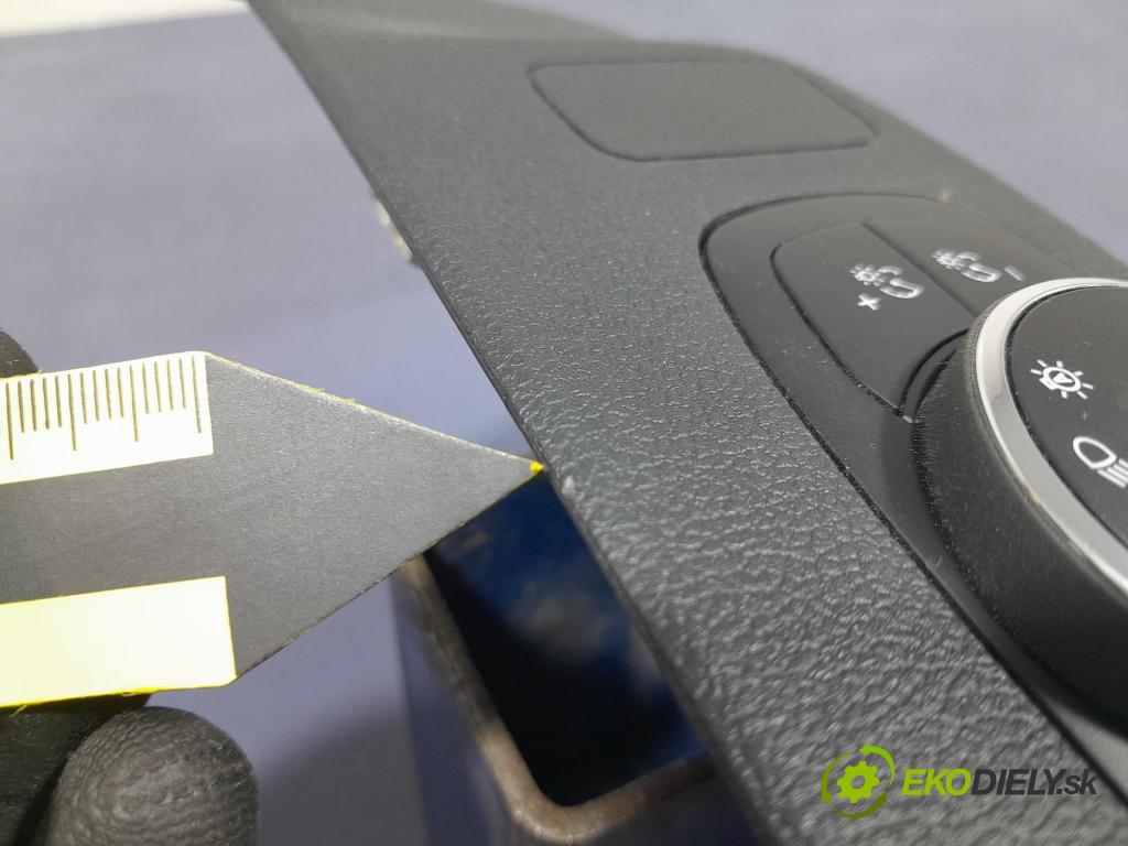 Ford Focus 2023 kryt Plast: Interiéry: JX7B-A044F09-F