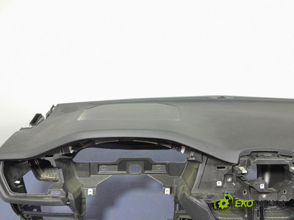 Ford Focus 2023 kokpit,pristrojová doska