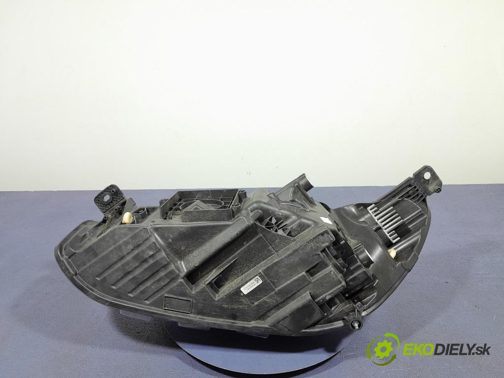 Ford Focus 2023 Reflektor: v pravo: NX7B-13E014-CF