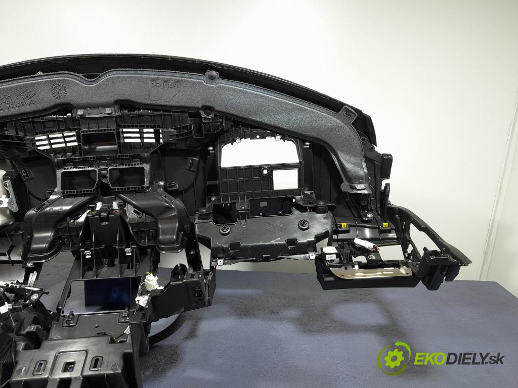 Renault Talisman 2016 kokpit,přistrojova deska