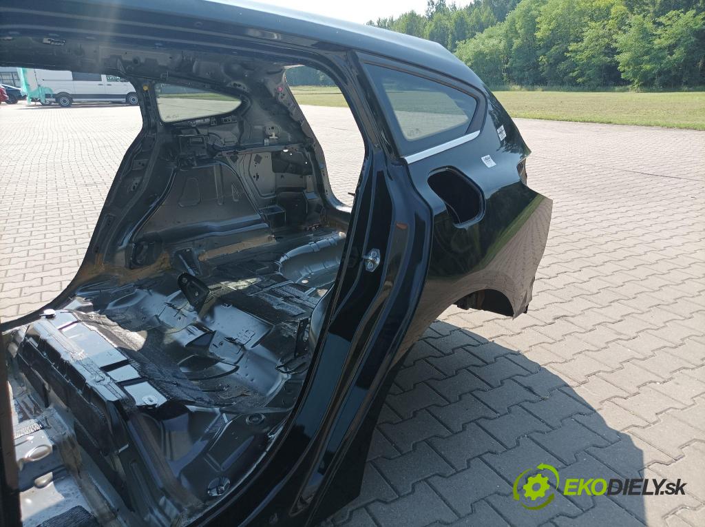Ford Focus 2023 blatník zad Vľavo: