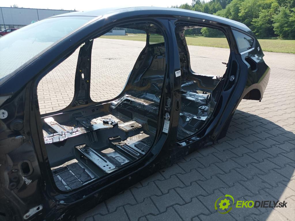 Ford Focus 2023 práh Levý: 
