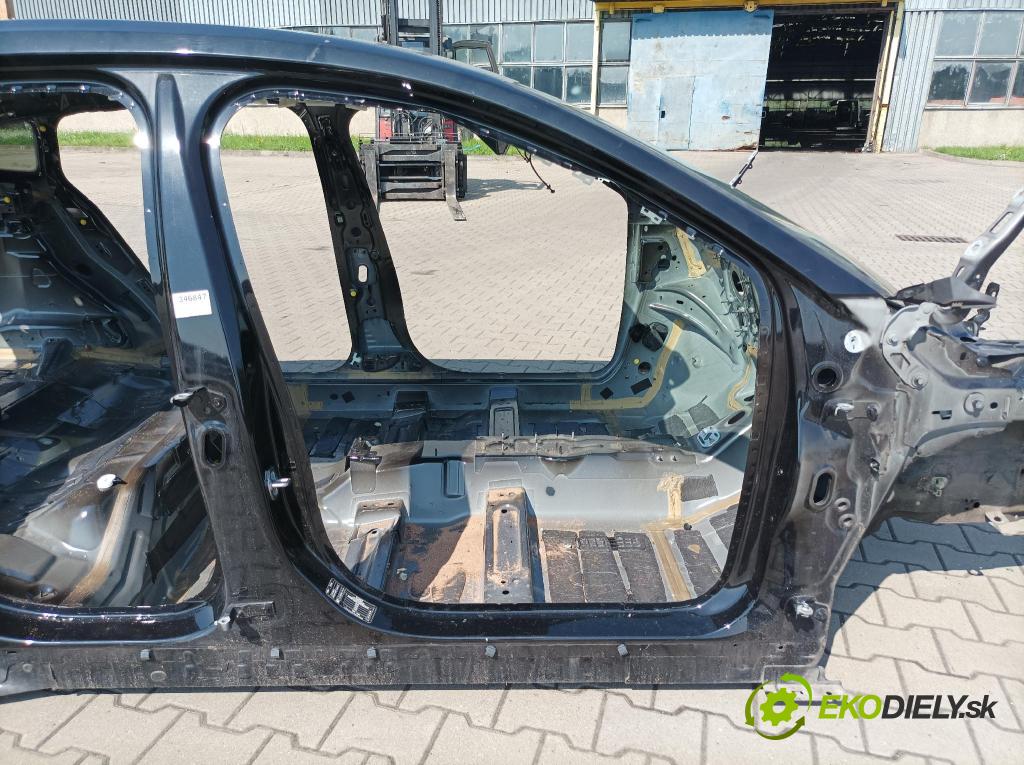 Ford Focus 2023 práh v pravo: