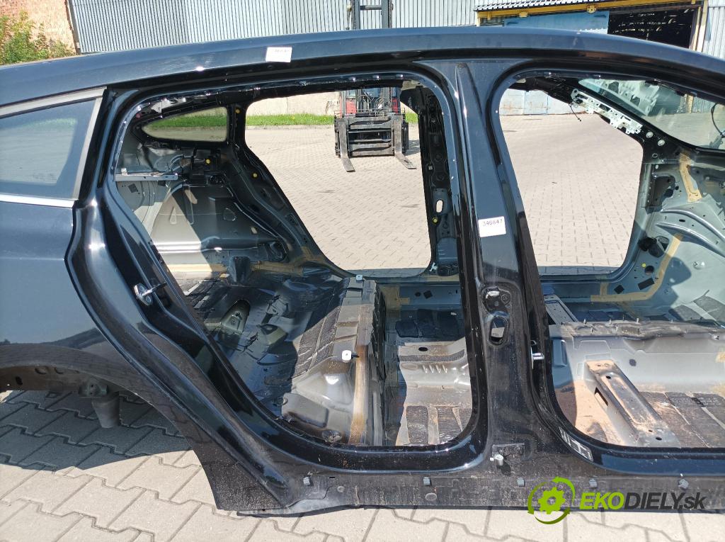 Ford Focus 2023 práh v pravo: