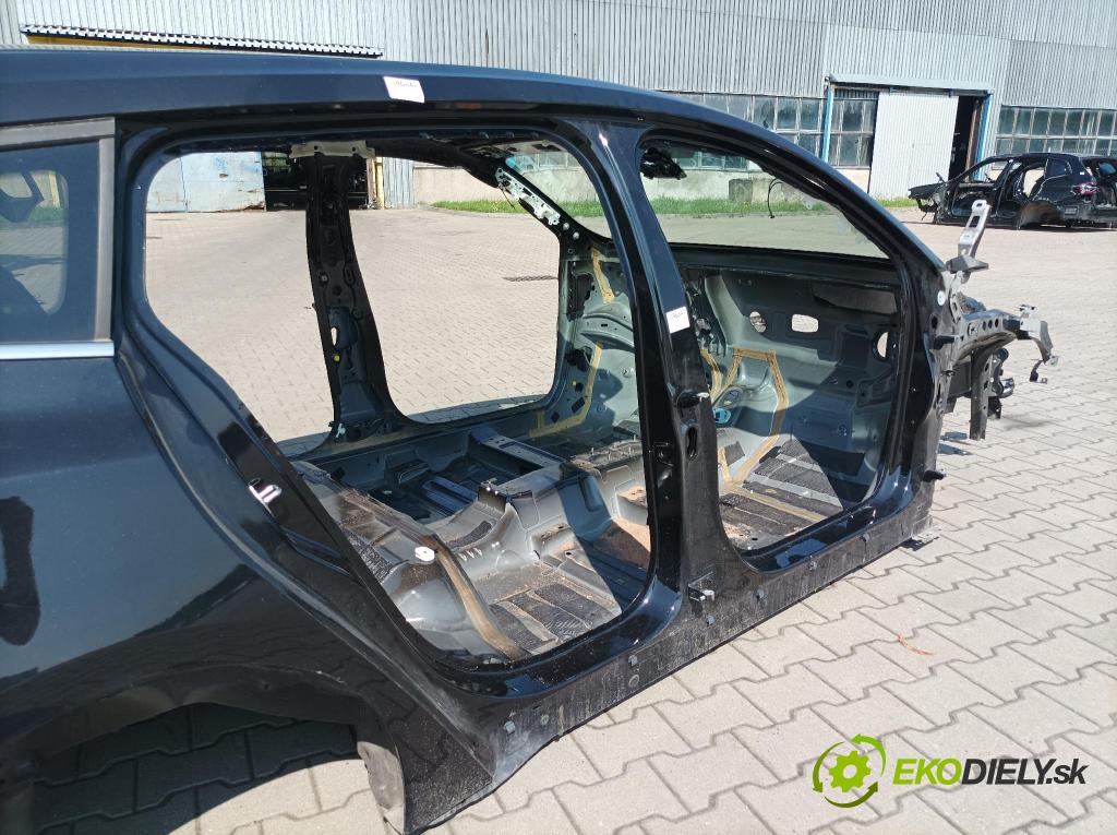 Ford Focus 2023 práh v pravo: 