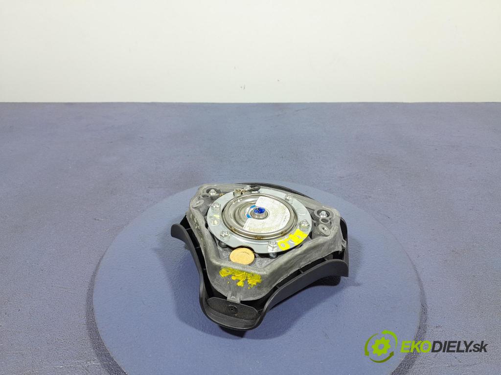 Audi A4 2002 Airbag: Řidiči: x