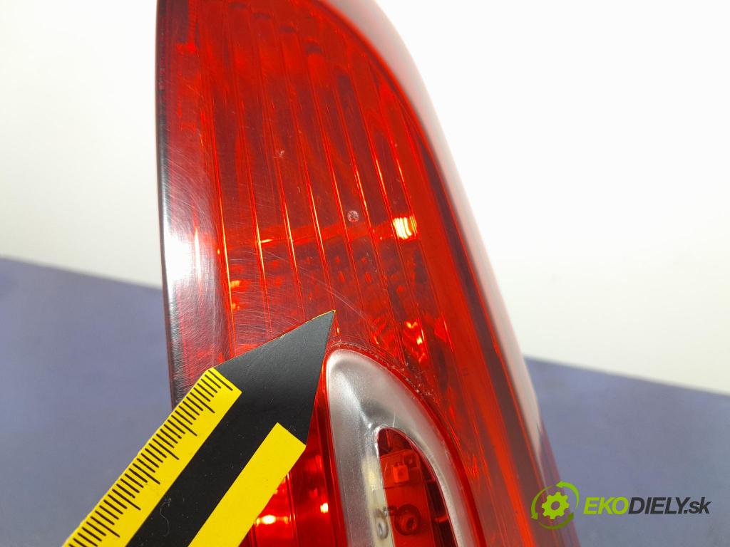Ford C-max 2007 svetlo / reflektor zad Prava: Vonkajsia: M51-13N411-AA