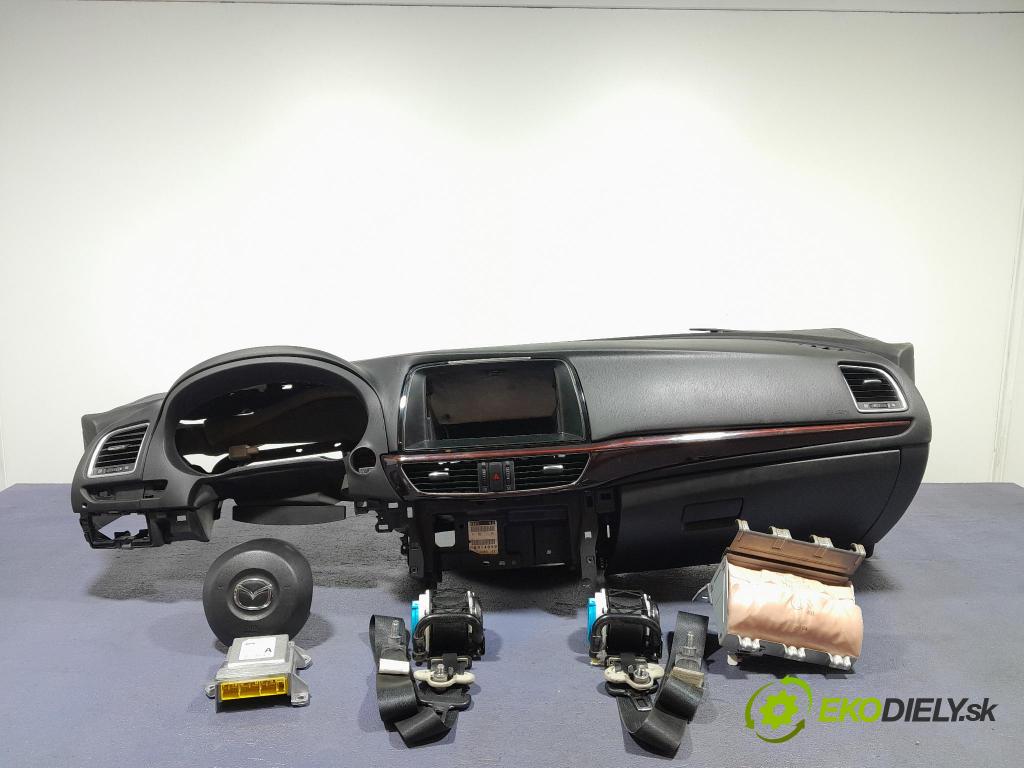 Mazda 6 2013 kokpit,pristrojová doska