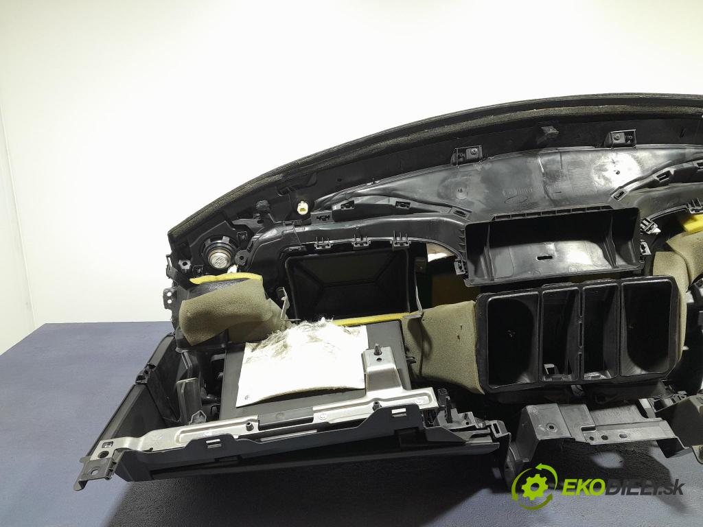 Mazda 6 2013 kokpit,pristrojová doska