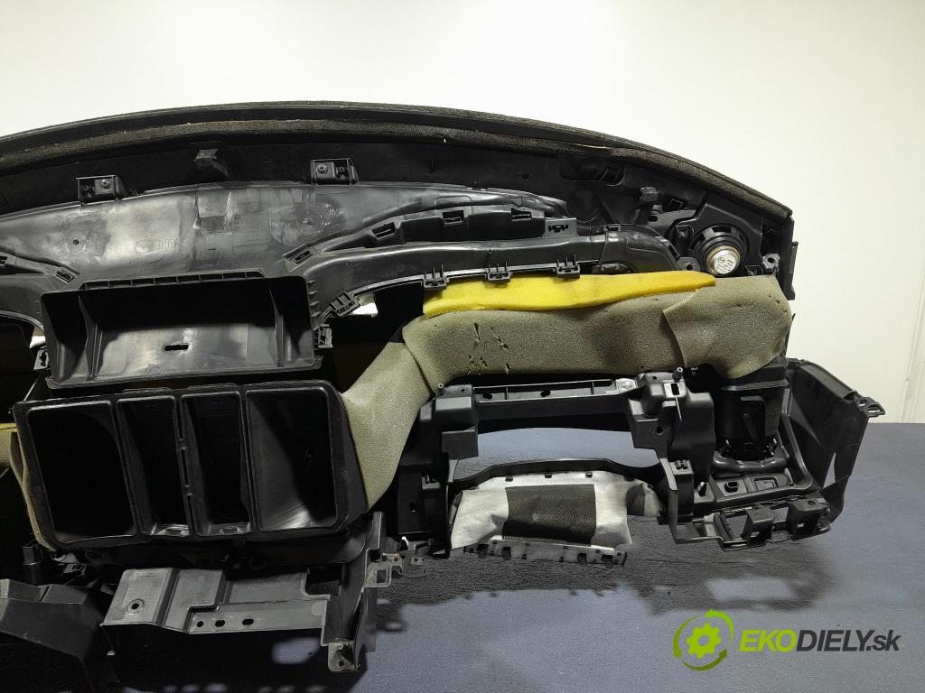 Mazda 6 2013 kokpit,pristrojová doska