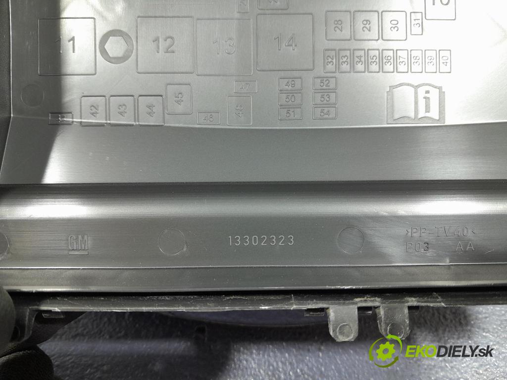 Opel Astra 2011 skříňka Pojistky 13343764
