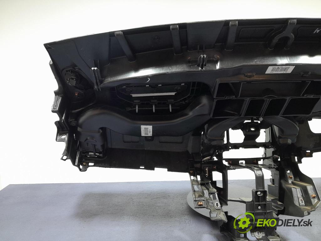 Opel Astra 2011 kokpit,přistrojova deska