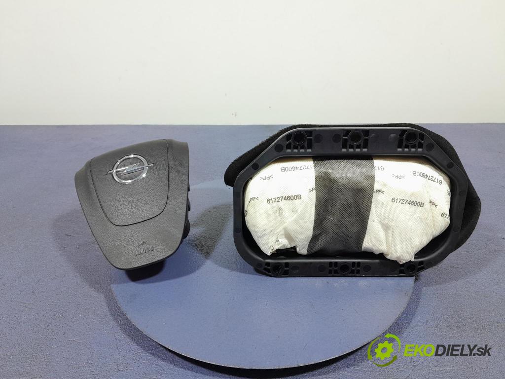 Opel Astra 2011 kokpit,přistrojova deska
