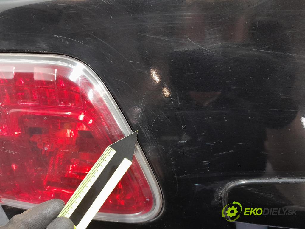 Toyota Avensis 2009 zadna dveře kufra: kufra: