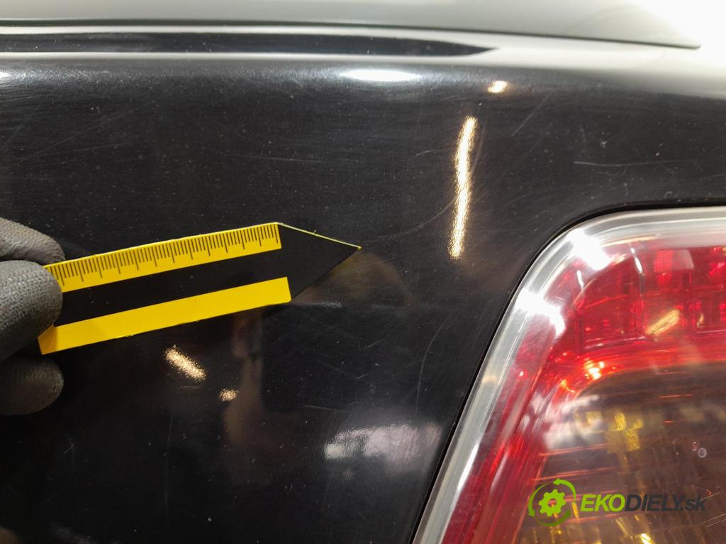 Toyota Avensis 2009 zadna dveře kufra: kufra:
