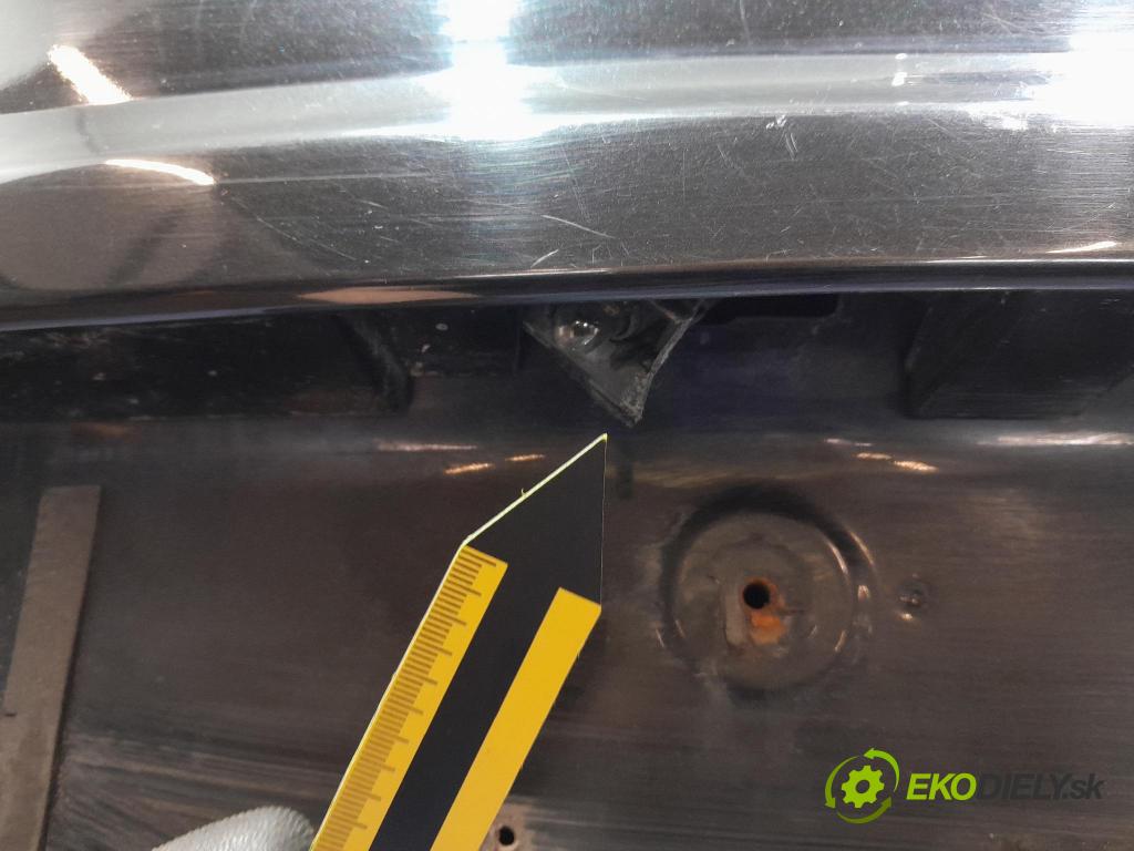 Toyota Avensis 2009 zadna dveře kufra: kufra: