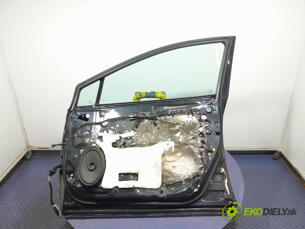 Toyota Avensis 2009 dveře před prave 