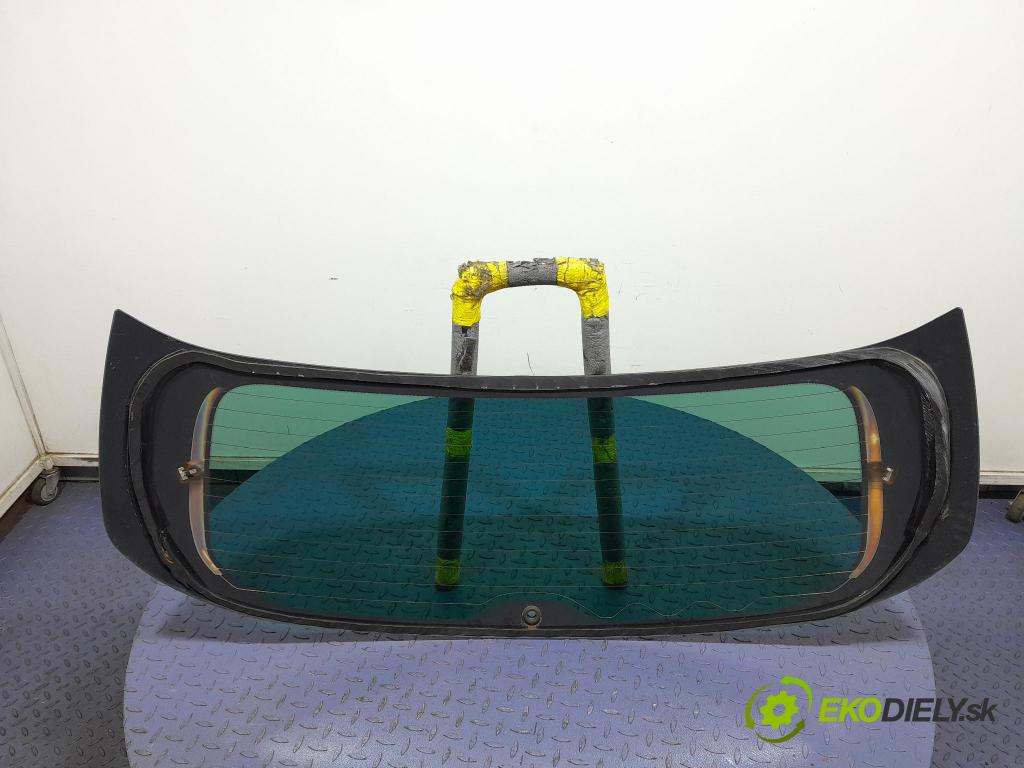 Opel Astra 2011 sklo zadní