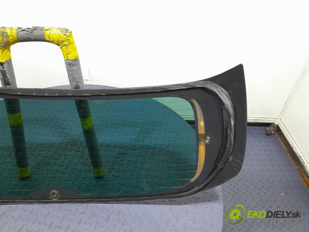 Opel Astra 2011 sklo zadní