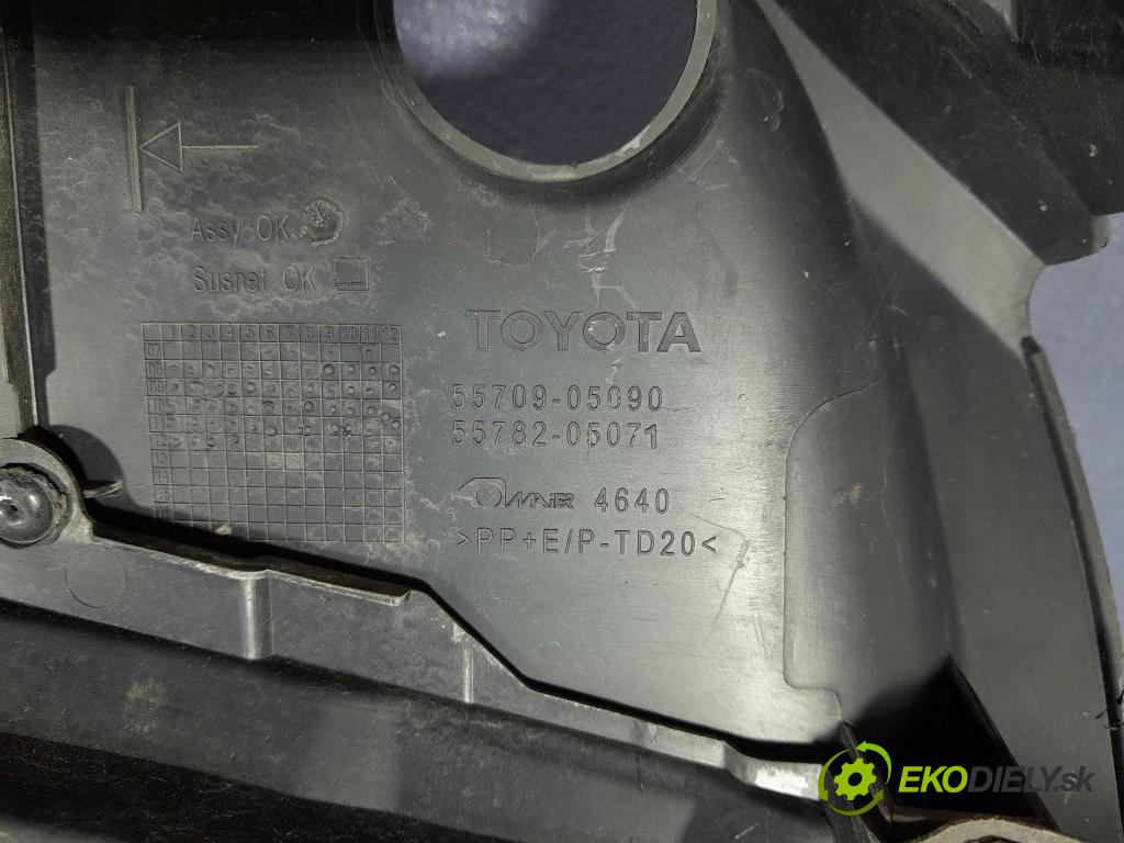 Toyota Avensis 2009 torpédo 55708-05120