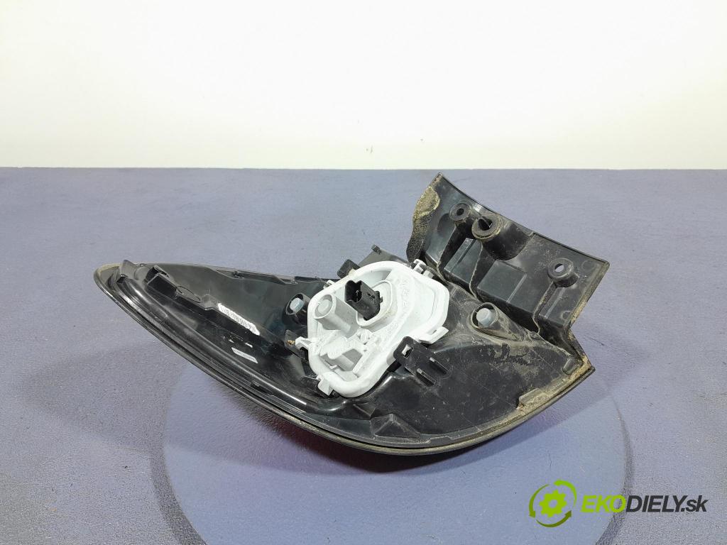 Renault Captur 2013 svetlo / reflektor zad Prava: Vonkajsia: 265502731R