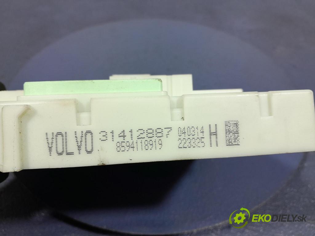 Volvo V40 2014 skrinka Poistky: 31412887