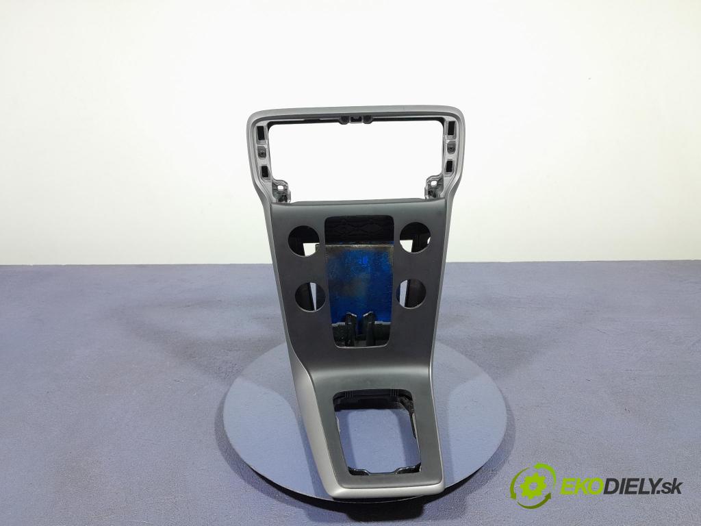 Volvo V40 2014 kryt Plast: Interiéry: 31306725