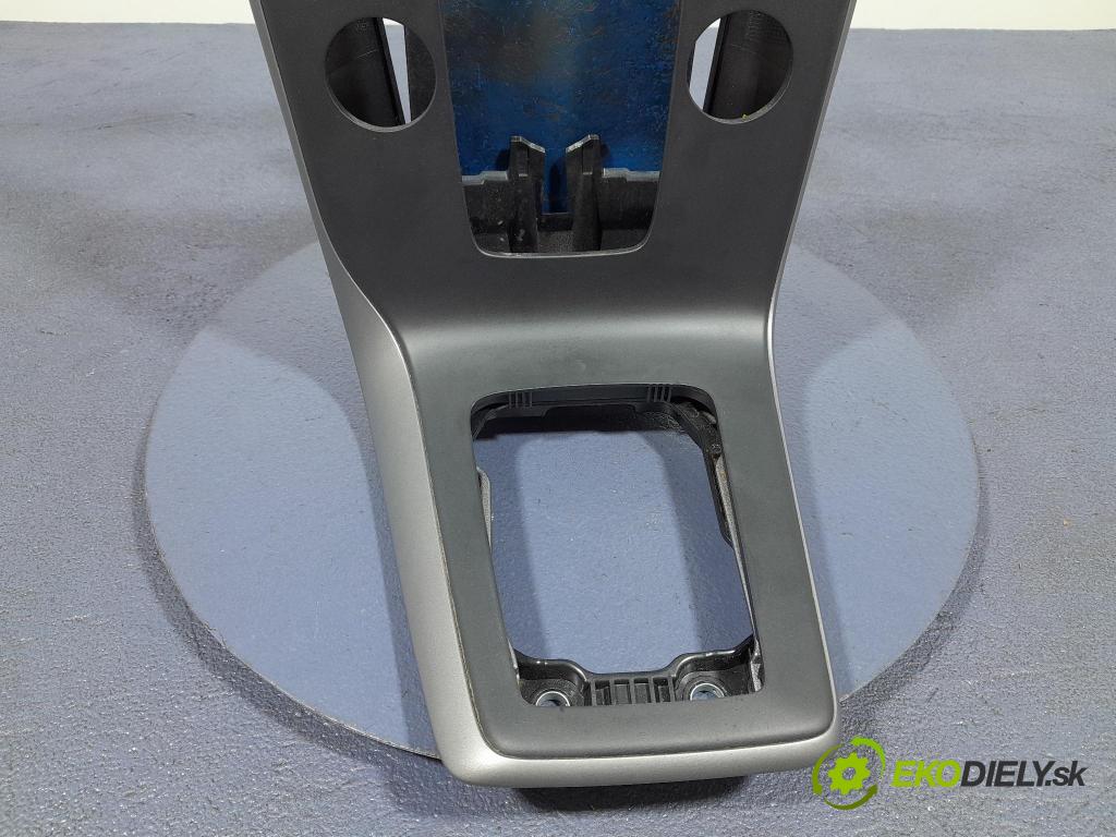 Volvo V40 2014 kryt Plast: Interiéry: 31306725