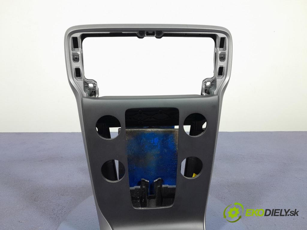 Volvo V40 2014 kryt Plast: Interiéry: 31306725
