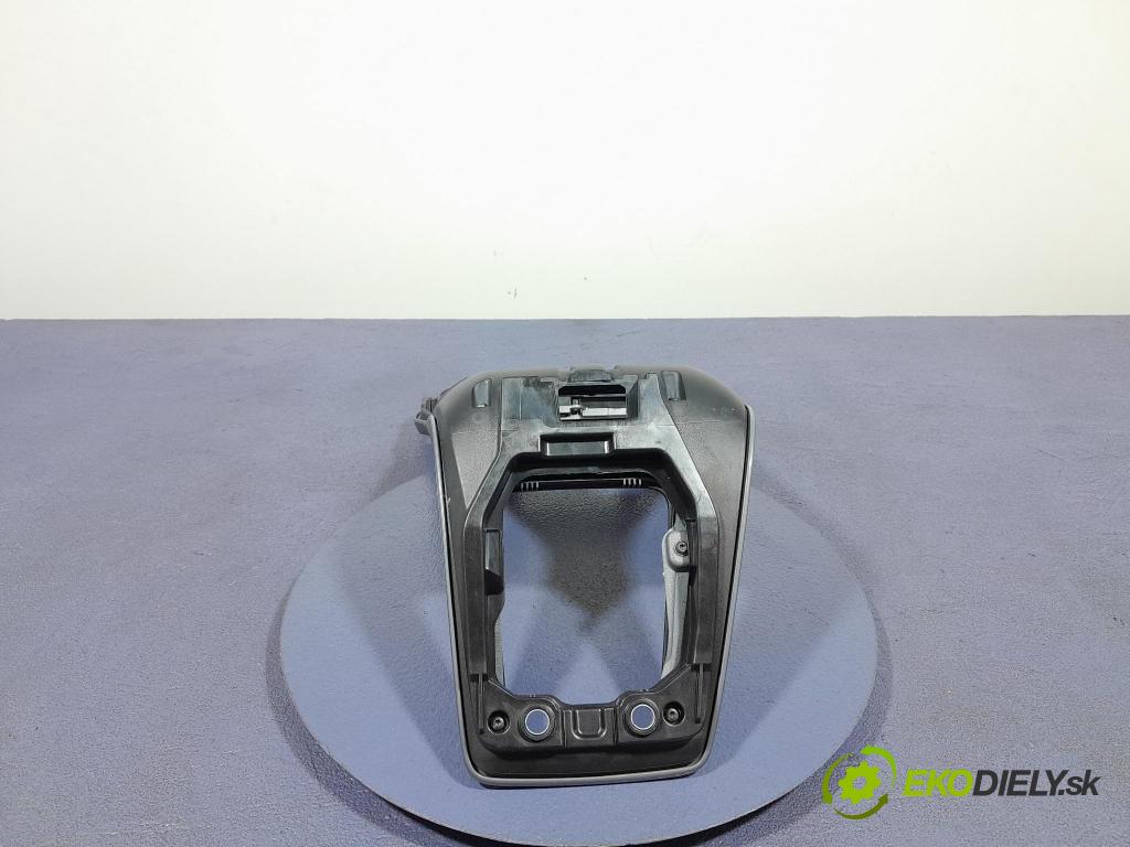 Volvo V40 2014 kryt Plast: Interiéry: 31306725