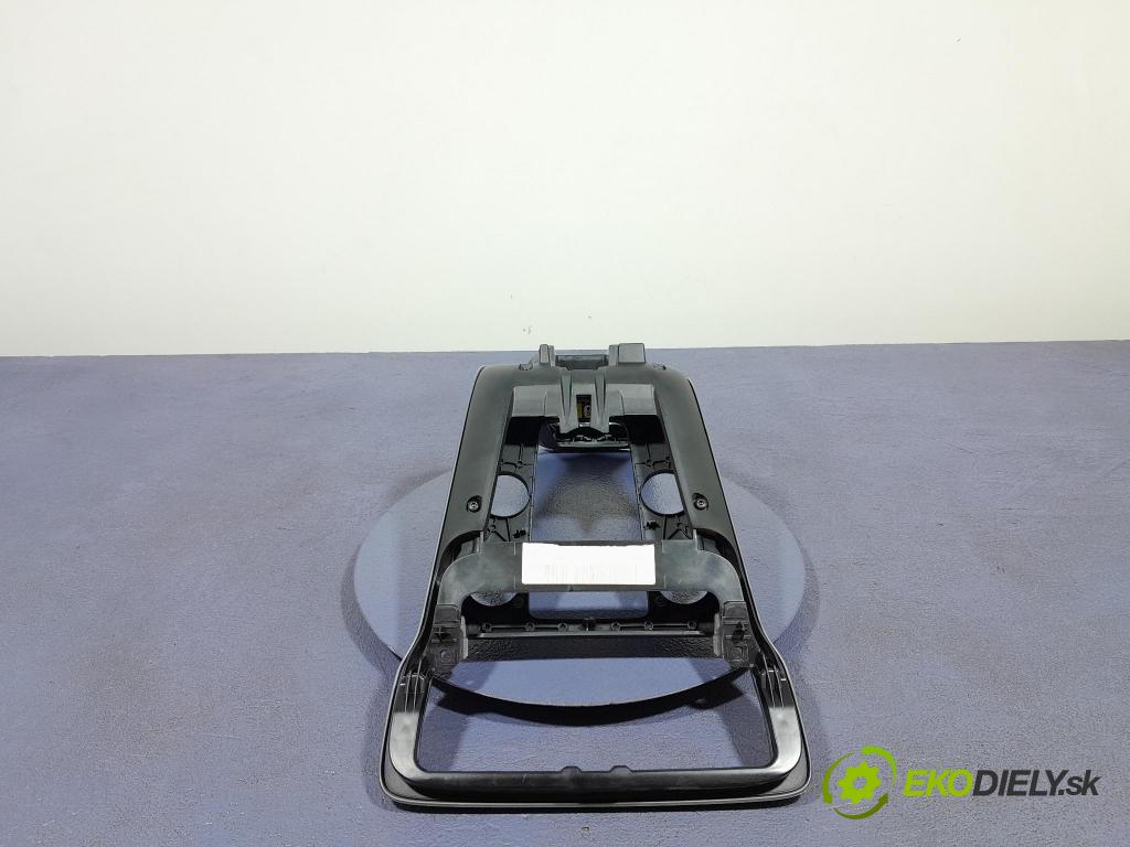 Volvo V40 2014 kryt Plast: Interiéry: 31306725
