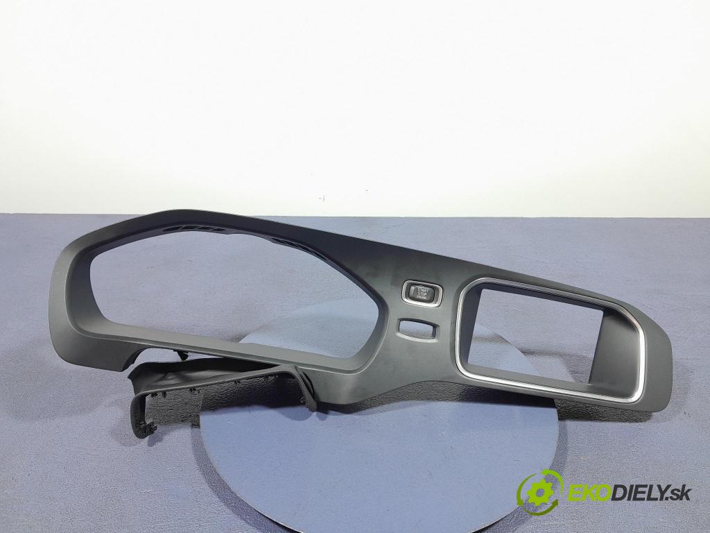 Volvo V40 2014 kryt Plast: Interiéry: 31389535