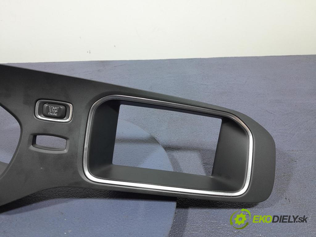Volvo V40 2014 kryt Plast: Interiéry: 31389535