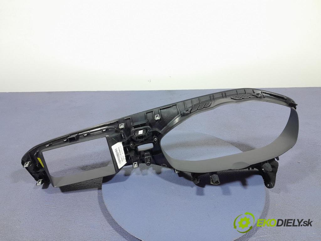 Volvo V40 2014 kryt Plast: Interiéry: 31389535