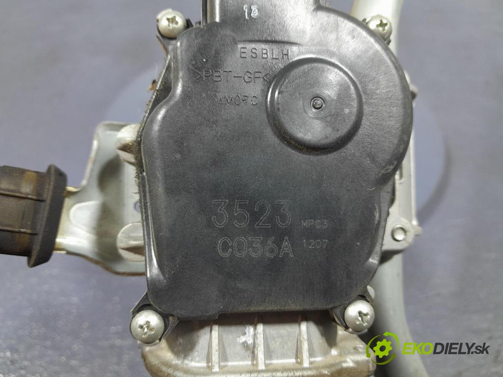 Renault Captur 2013 mechanizmus motor: Stierače: Predné 288001161R