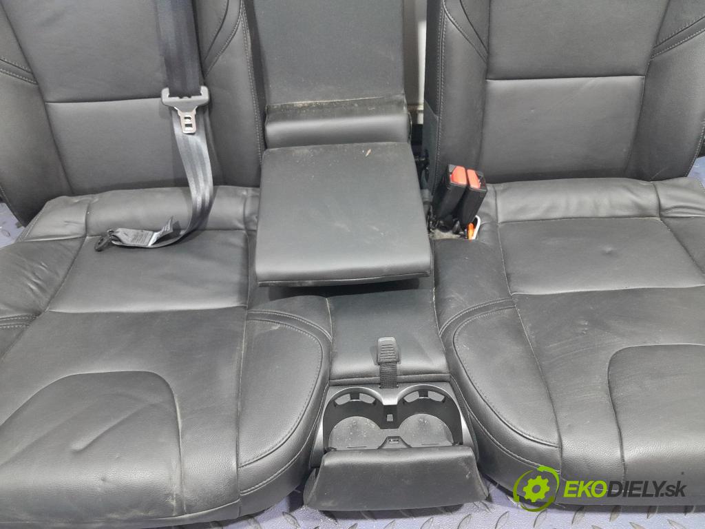 Volvo V40 2014 sedačke: Soubor.