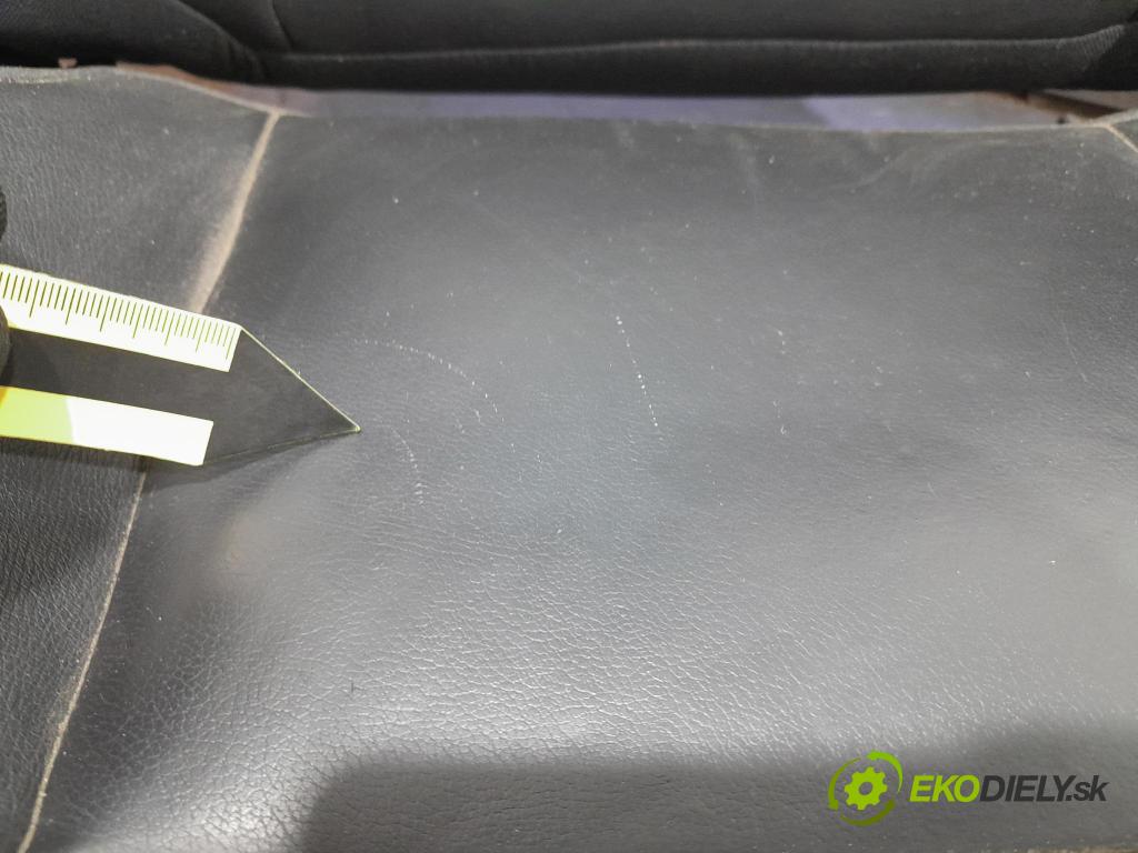 Volvo V40 2014 sedačke: Soubor.