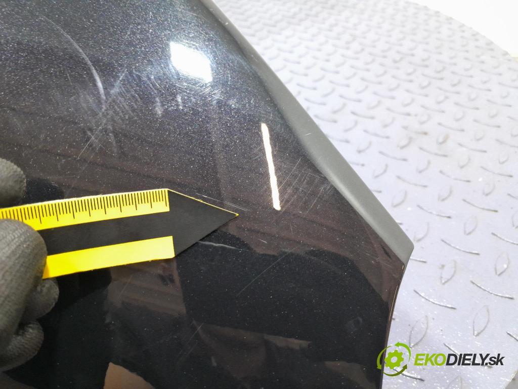 Volvo V40 2014 blatník Predné v pravo: