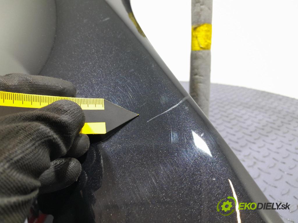 Volvo V40 2014 blatník Predné v pravo: