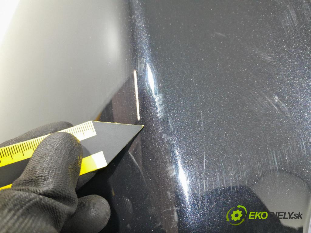 Volvo V40 2014 blatník Predné v pravo: