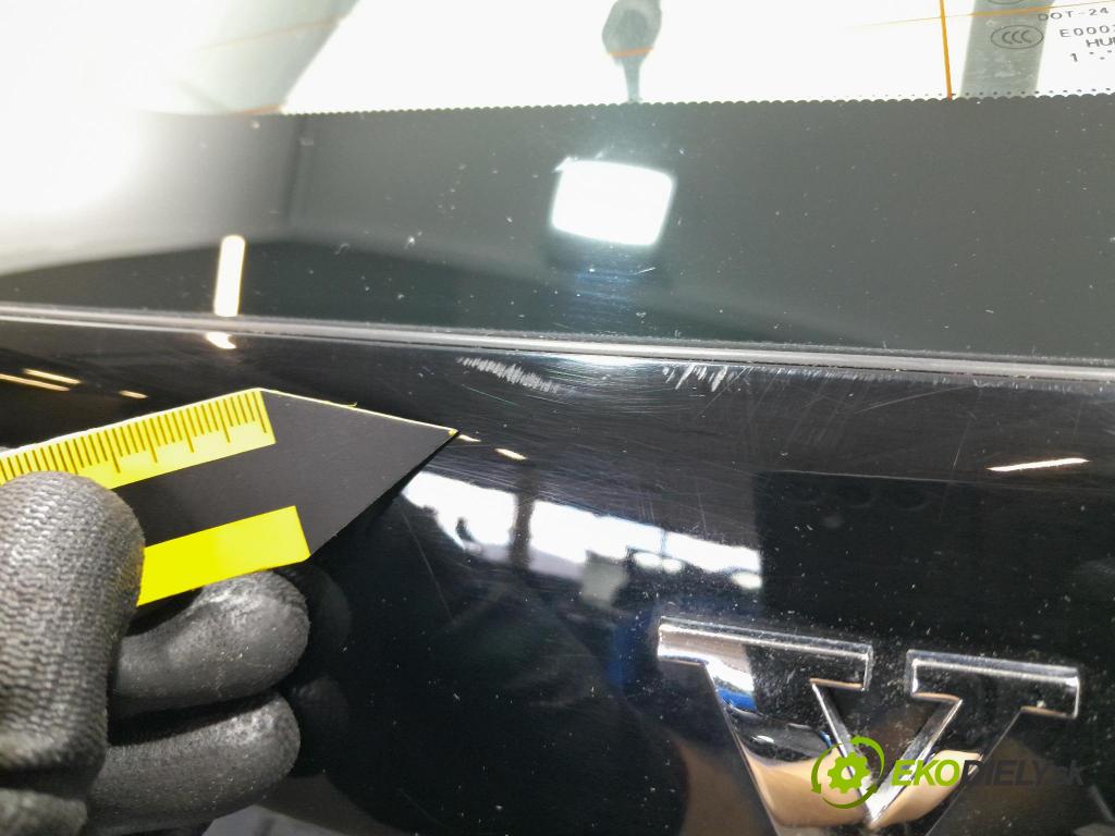 Volvo V40 2014 zadní dveře kufra: kufr