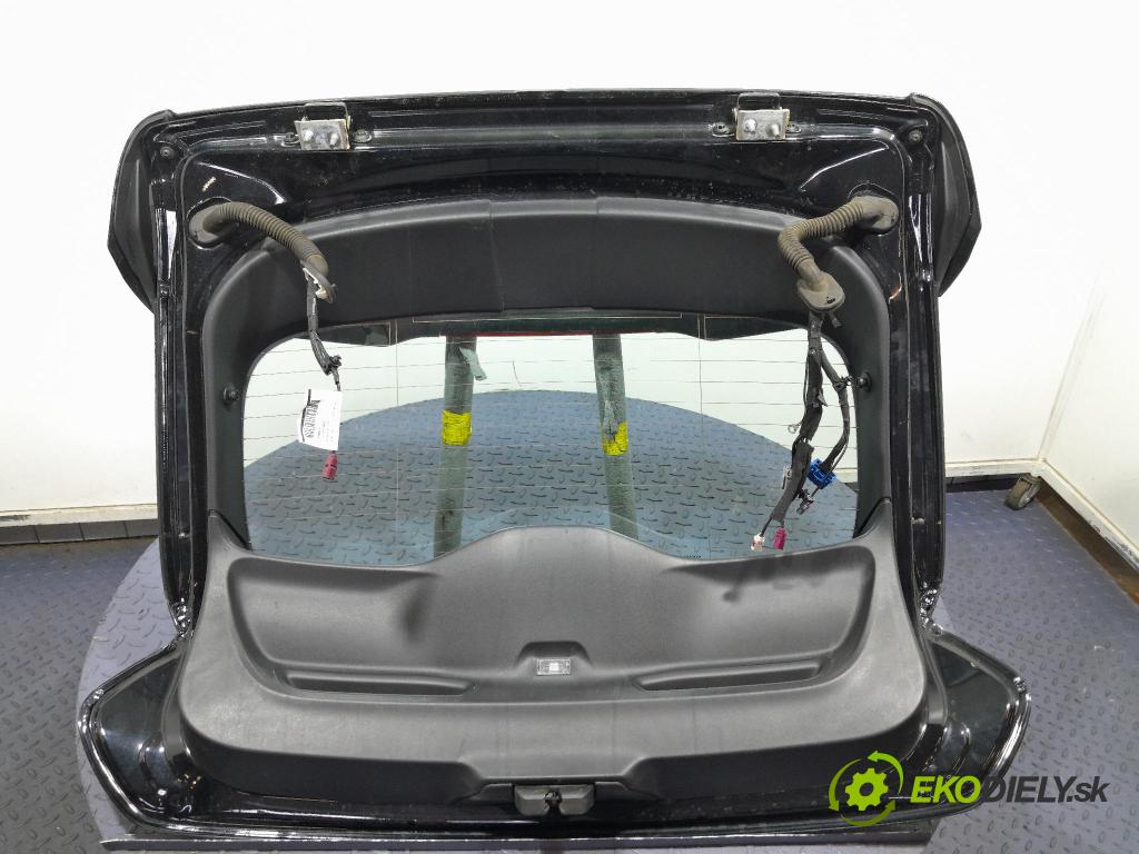Volvo V40 2014 zadní dveře kufra: kufr